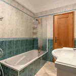 Host Wise - Wonderful Flats With Pool *
