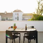 Host Wise - Wonderful Flats With Pool *
