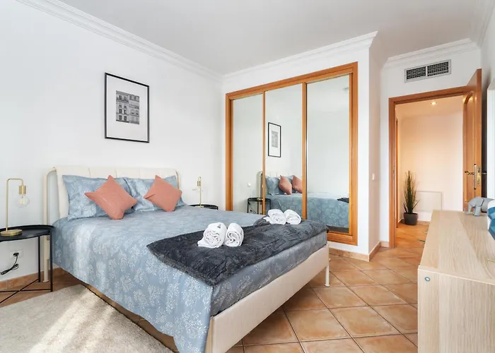 Host Wise - Wonderful Flats With Pool Апартаменти *